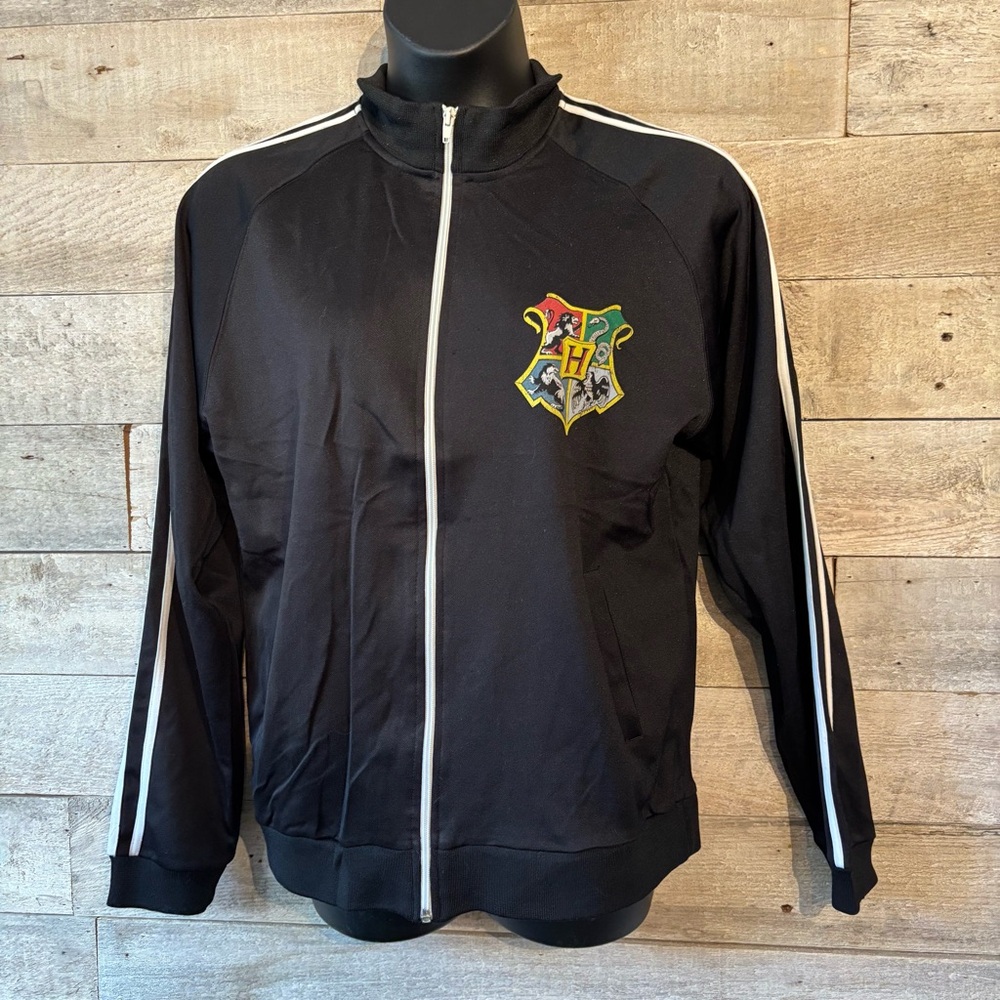 🛍️3/$30 Harry Potter Hogwarts women’s black zip up jacket in size large